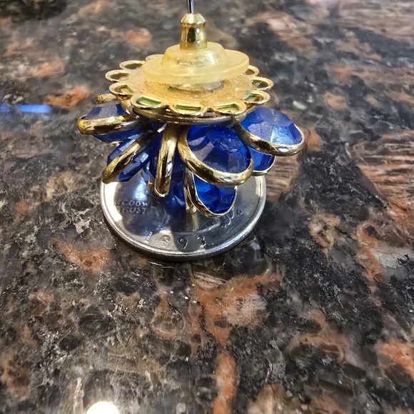 Vintage Pierced Earrings Gold-Tone Blue Glass/Crystal Bezel Set Floral Design - Picture 6 of 8